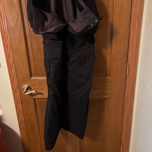 New Men’s XL Columbia snow pants.  Worn only a few times and in great condition